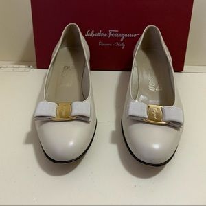 ferragamo off white Vera bow low heel